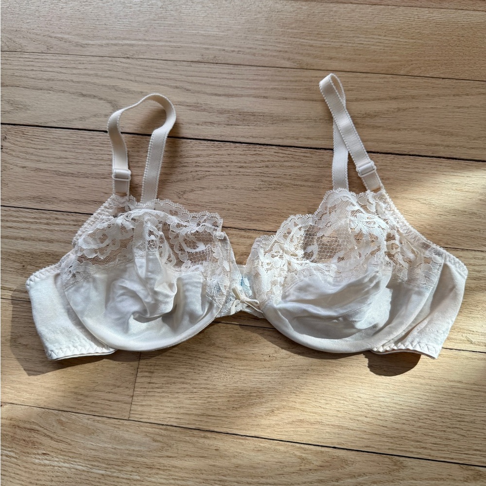 Vintage Maidenform Lace Underwire Bra in Cream Sweet Nothings 36C
